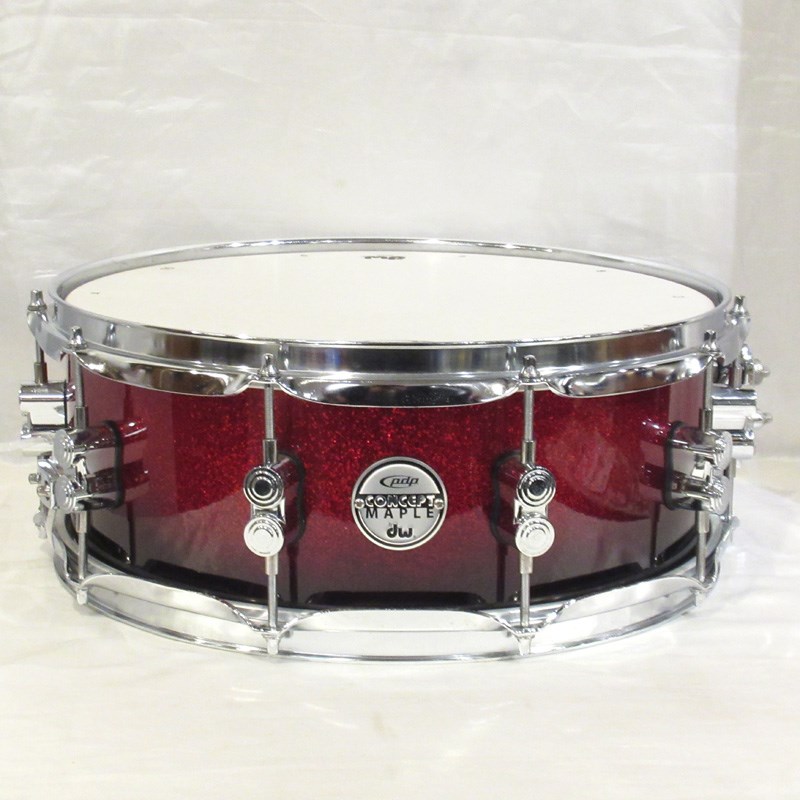 pdp by DW Concept Maple 14×5.5 Snare Drum Red to Black Fade Lacqerの画像